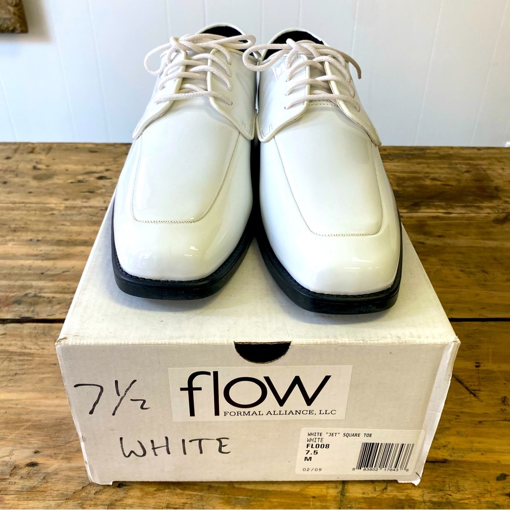 Men’s NEW White Jet Square Toe Shoes Size 7.5